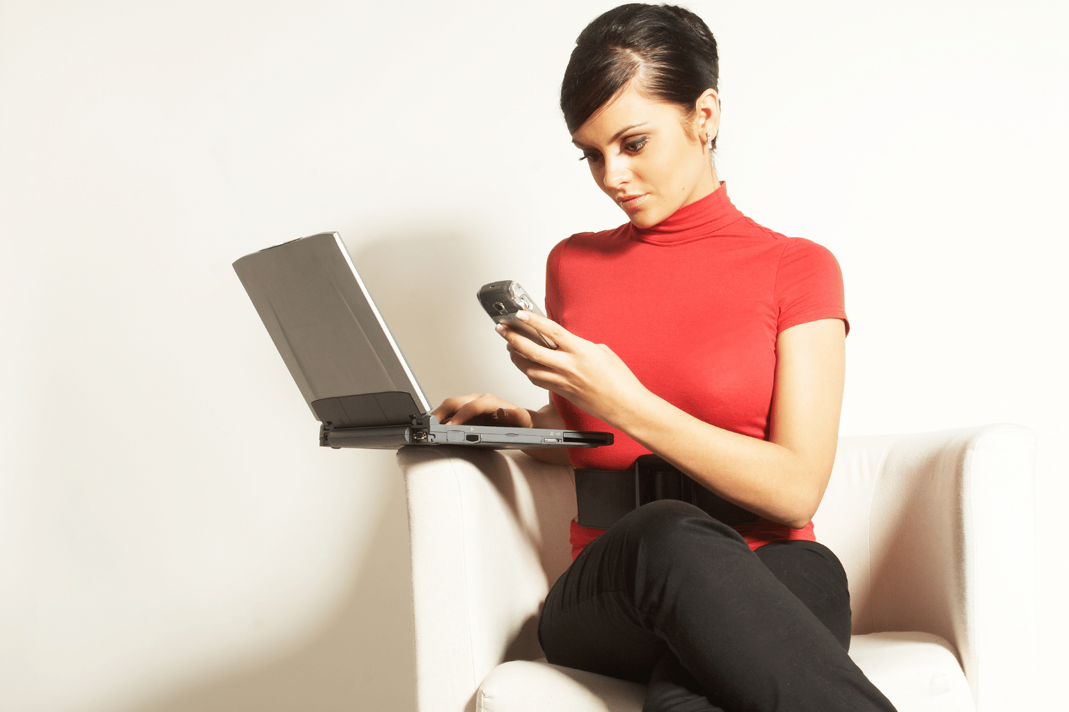 Suptilni znaci da joj se sviđaš (koje većina muškaraca ignoriše)